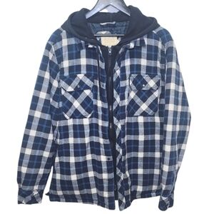 BOSTON TRADERS LINED QUILTED FLANNEL PLAID HOODED SHACKET. LARGE